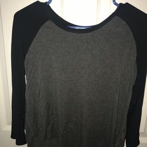 Grey/black baseball tee